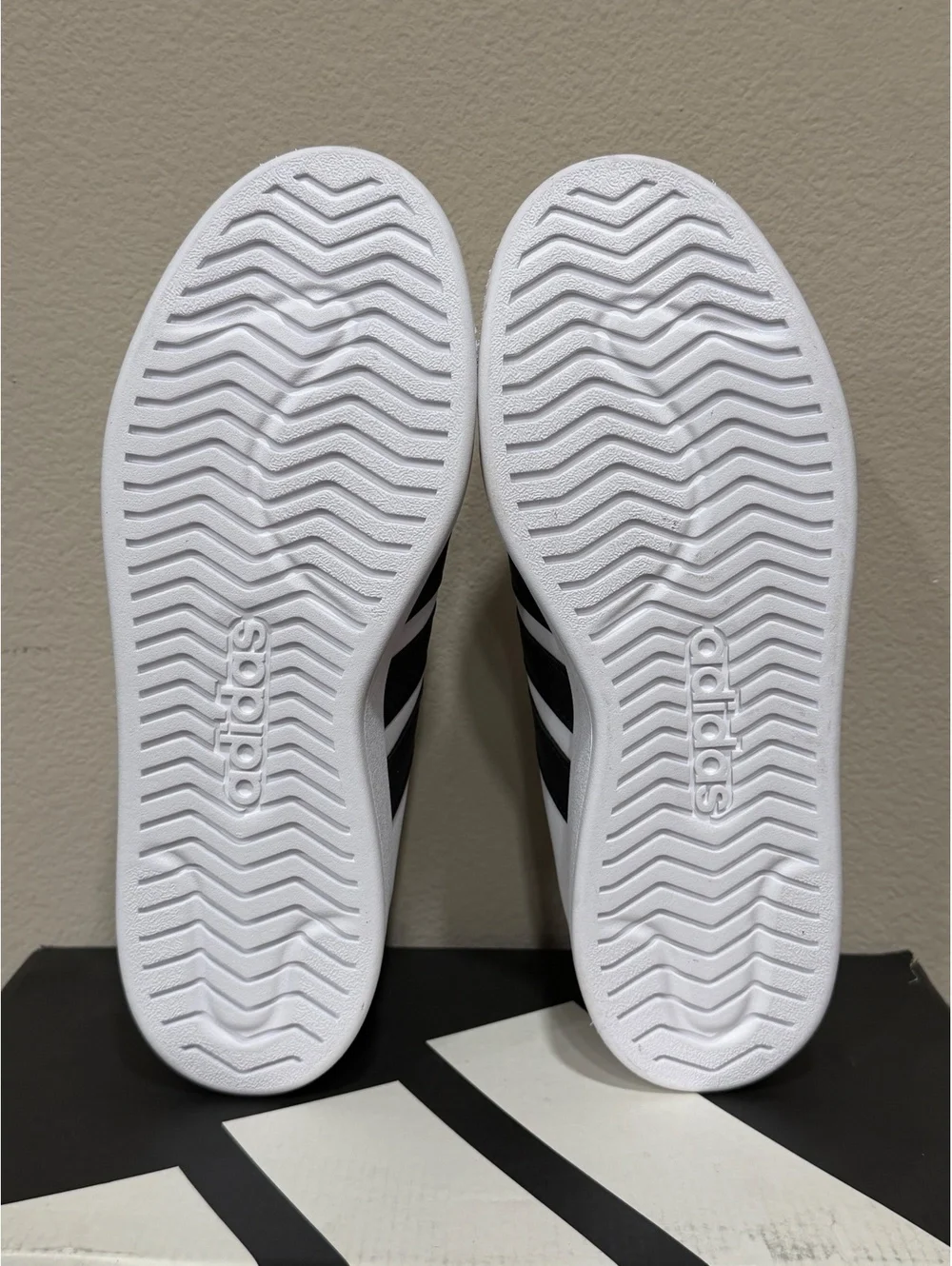 Size 8 - Adidas Women’s StreetTalk “White Black”